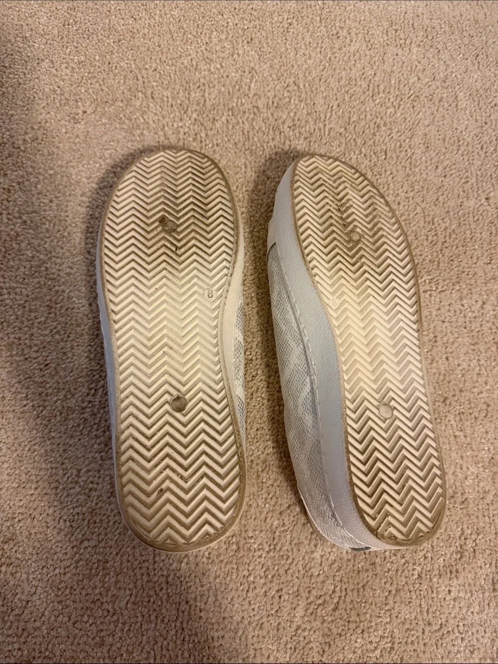 Vintage White & Silver Low-Top Sneakers with Blue Heel Accent